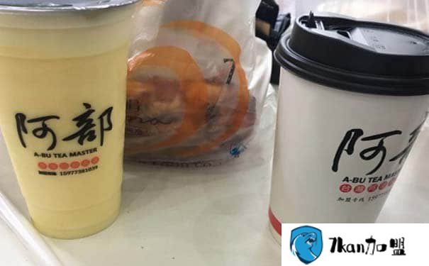 低门槛开奶茶店赚钱很简单  阿部奶茶加盟费多少钱-餐饮商机网