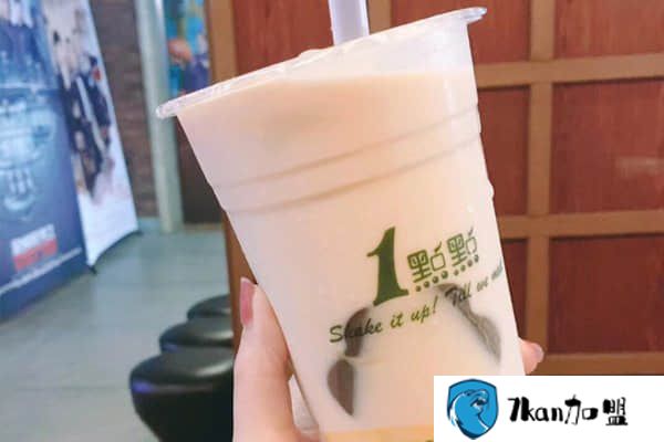 开奶茶店的成本大概多少钱？一点点奶茶加盟费50万吗？-餐饮商机网